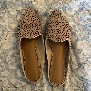 Universal thread leopard print size 8.5 mule